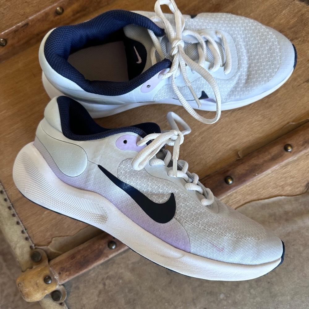 Nike White and Black Sneakers